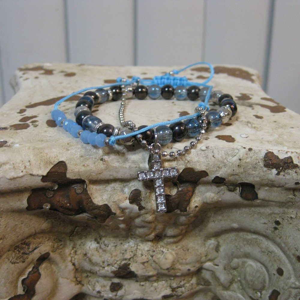 NWOT Guess blue silver rhinestone cross beaded cord bracelet set